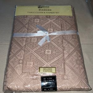 New light gold tablecloth and napkin set 60 x 104